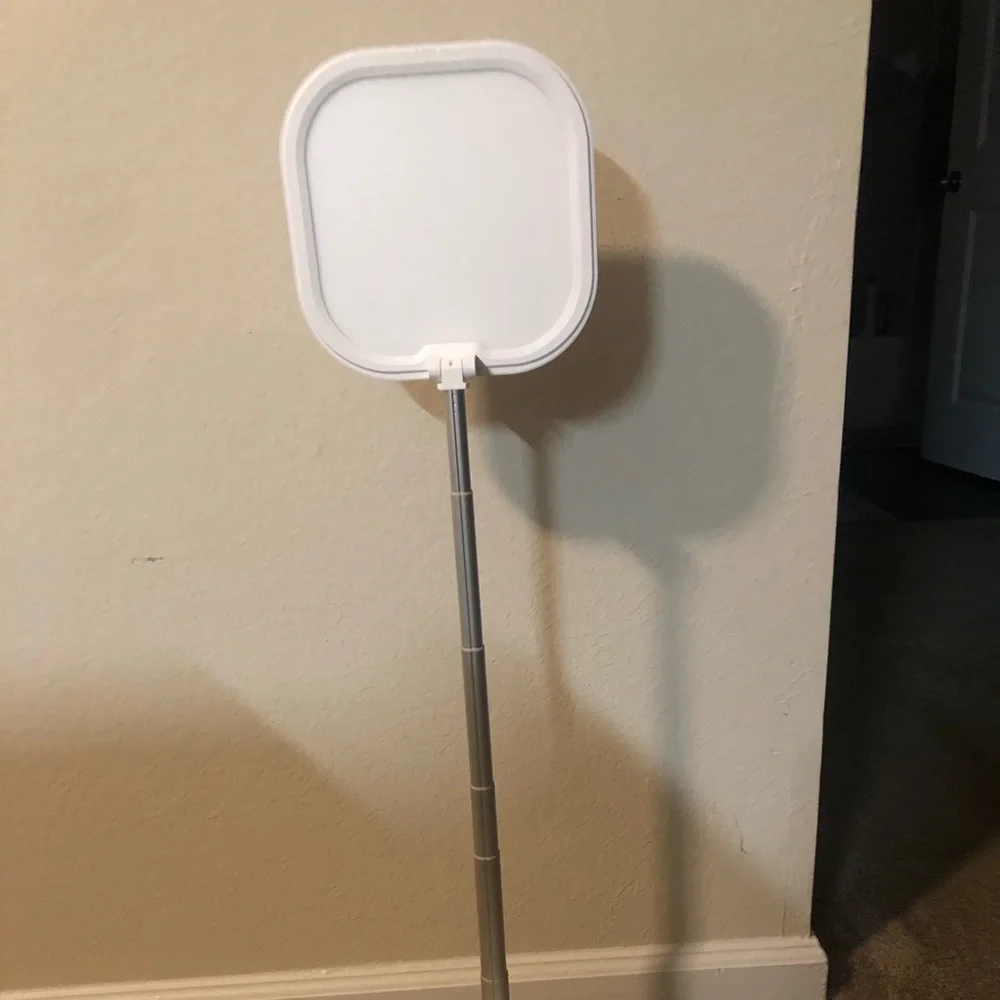 Fill light brand new besides the thing on it but it stills works